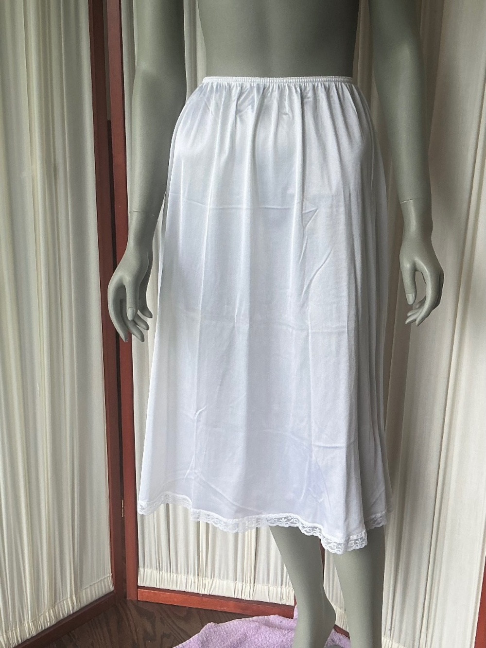 Warners White Long Half Slip Lace Trim Perfect Measure Vintage 24” Waist